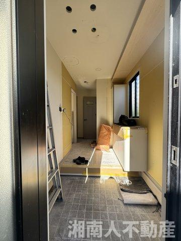 鎌倉市西鎌倉３丁目戸建ての玄関|ゆったりとした玄関です