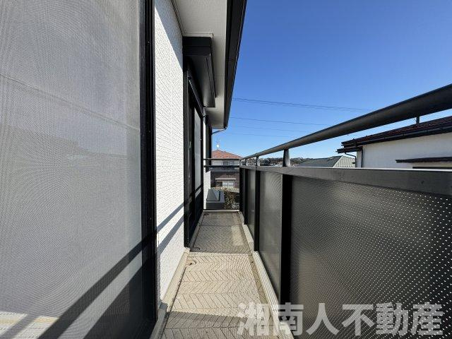 鎌倉市西鎌倉３丁目戸建てのバルコニー|お洗濯にも便利なバルコニー付き