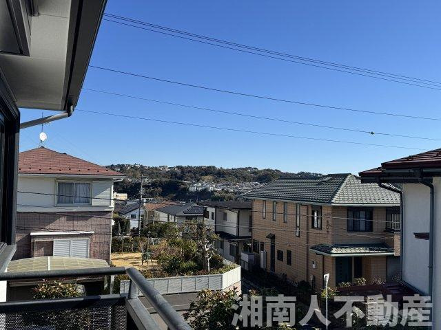 鎌倉市西鎌倉３丁目戸建ての前面道路含む現地写真