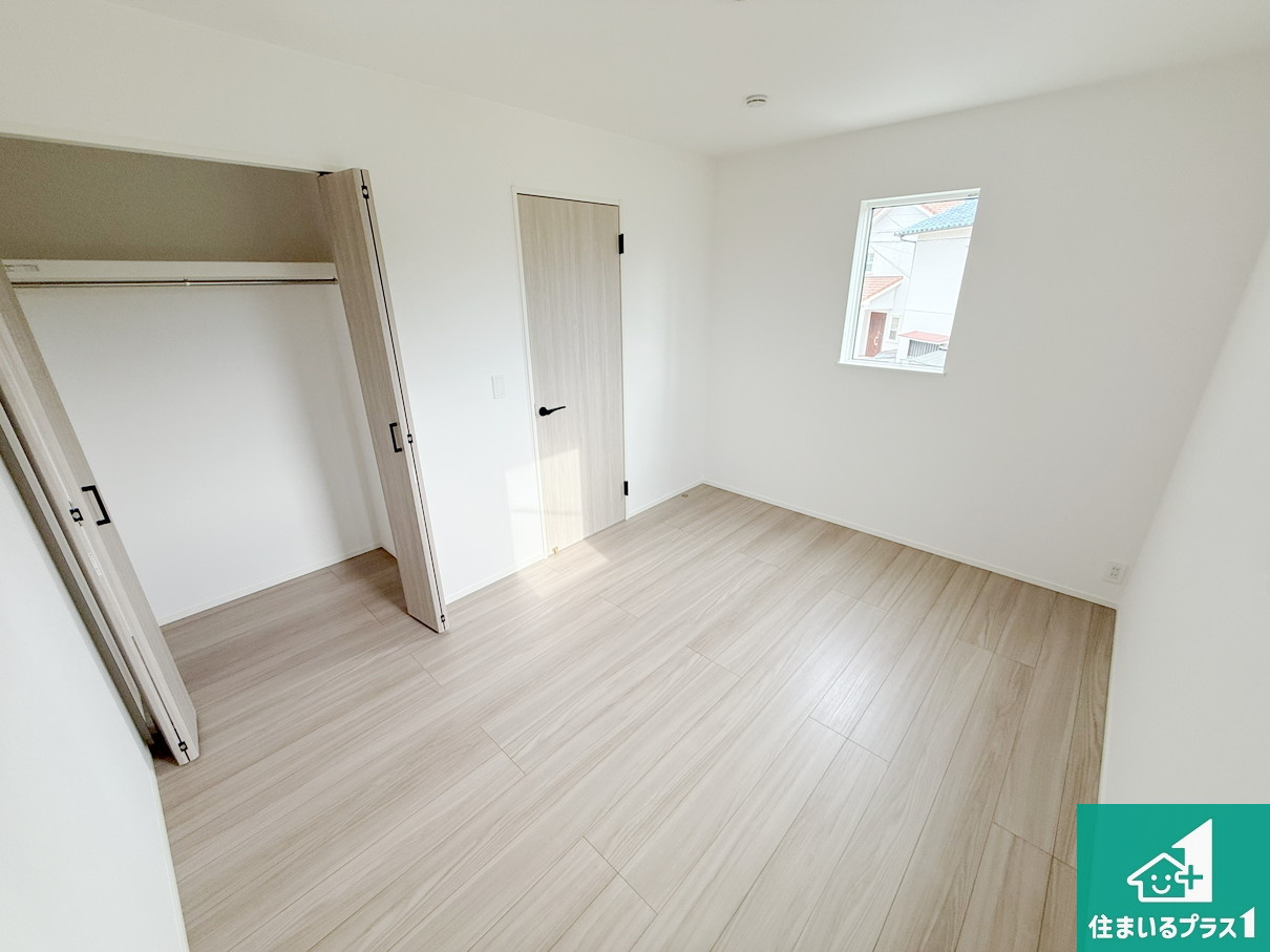 羽曳野市羽曳が丘西　第24-1期　新築一戸建ての洋室|シンプルな洋室は、自分好みのインテリアが楽しめます♪ご家族とインテリアや家具を選びに行くのは新築購入時の醍醐味の一つです。ぜひお楽しみください♪