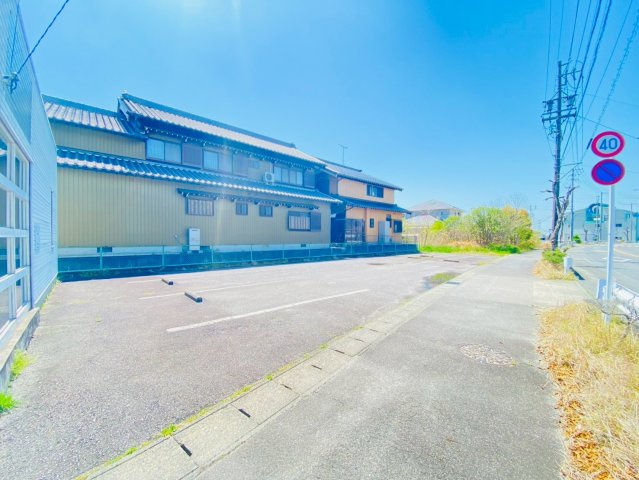 今川町事務所の駐車場