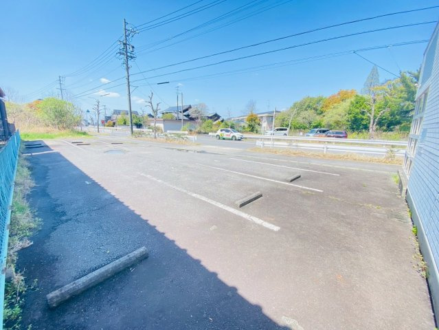 今川町事務所の駐車場