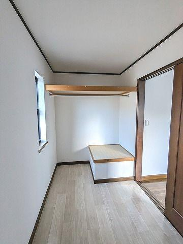 私部４丁目　中古一戸建てのその他共用部分|納戸
■物件内覧・資金計画相談・住宅ローン相談、リフォーム相談、お問合せ受付中■
※当日・翌日のご内覧、ご相談はお電話でのお問合せがスムーズです！