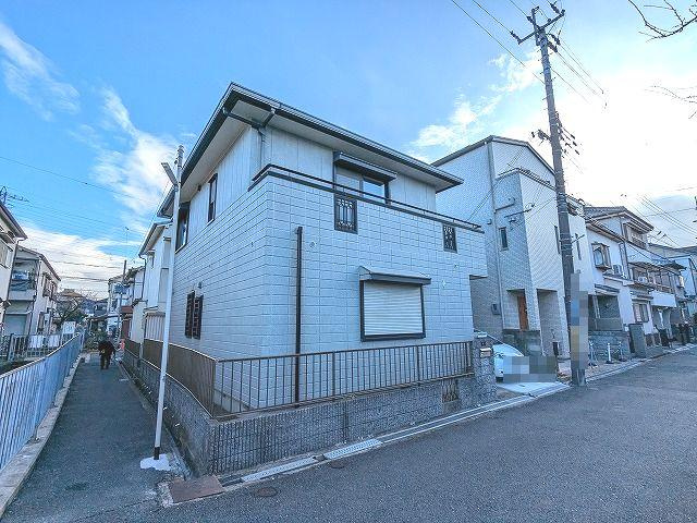私部４丁目　中古一戸建ての前面道路含む現地写真|前面道路含む現地写真　幅員4.7ｍ
■物件内覧・資金計画相談・住宅ローン相談、リフォーム相談、お問合せ受付中■
※当日・翌日のご内覧、ご相談はお電話でのお問合せがスムーズです！