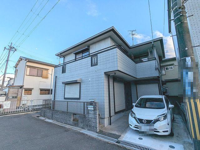 私部４丁目　中古一戸建ての外観|新しい生活にいかがでしょうか？外観はお住まいの顔になります。こだわりたいポイントですね。外壁塗装や屋根塗装のご相談も承っております。
■現地内覧・資金計画相談・住宅ローン相談もお問合せ受付中■