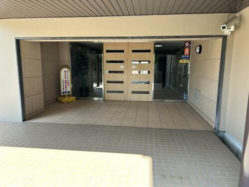 グリーンタウン香里ケ丘C棟のエントランス|エントランス
■物件内覧・資金計画相談・住宅ローン相談、リフォーム相談、お問合せ受付中■
※当日・翌日のご内覧、ご相談はお電話でのお問合せがスムーズです！