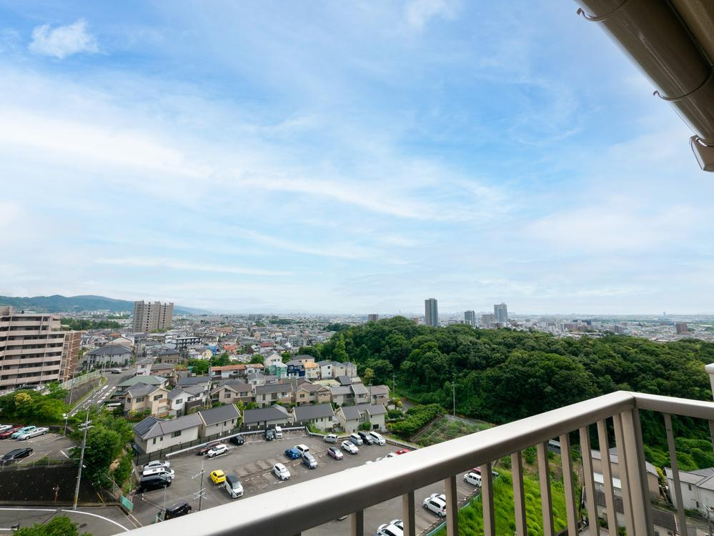 グリーンタウン香里ケ丘C棟の展望|物件からの展望
■物件内覧・資金計画相談・住宅ローン相談、リフォーム相談、お問合せ受付中■
※当日・翌日のご内覧、ご相談はお電話でのお問合せがスムーズです！