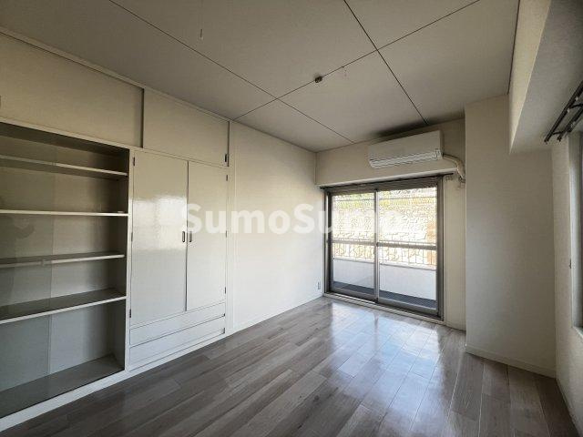 御影ハイツの洋室