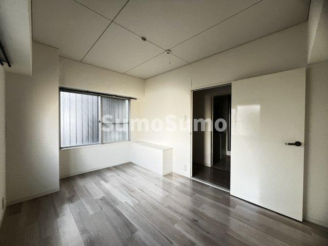 御影ハイツの洋室