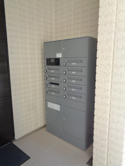 リベルテ鎌倉のエントランス|宅配BOX設置済