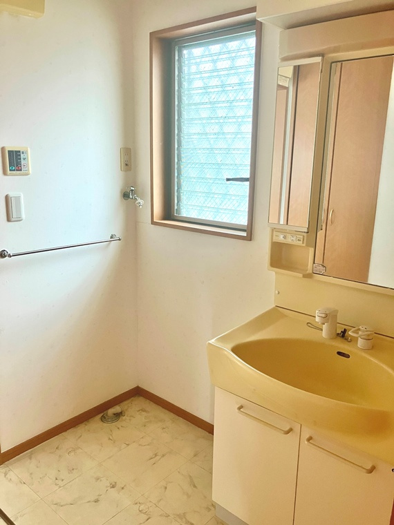 戸室戸建の洗面所