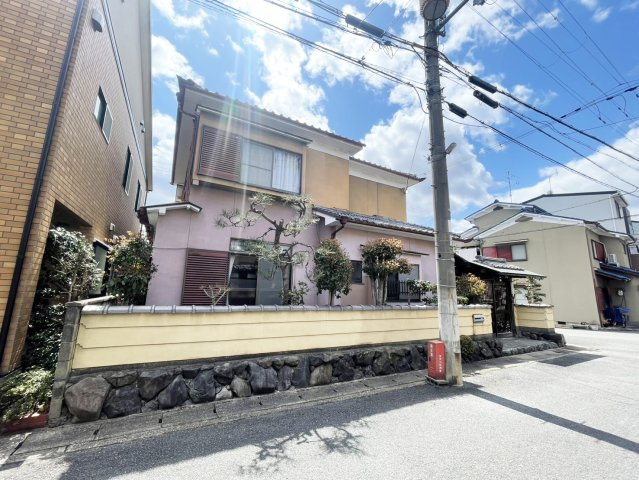 右京区太秦野元町　中古戸建の前面道路含む現地写真|前面道路（北側）からの外観です■■■日住サービス京都五条店　冨岡勇人■■■