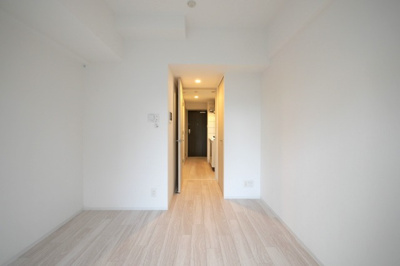 【居間・リビング】 | エスリード弁天町桜通レジデンス | こちらのリビングで趣味の時間をお楽しみください