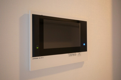 【セキュリティ】 | エスリード弁天町桜通レジデンス | モニター付きインターホンです