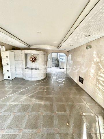 アドバンス江坂のエントランス