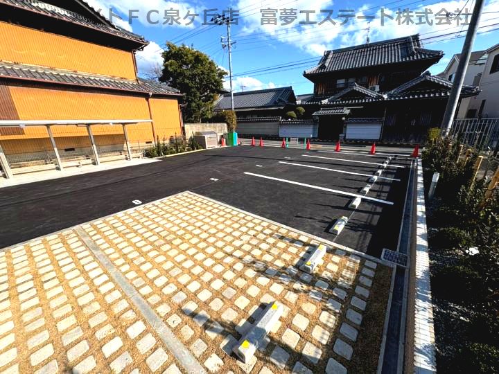 アンシャンテ S 北野⽥ の駐車場