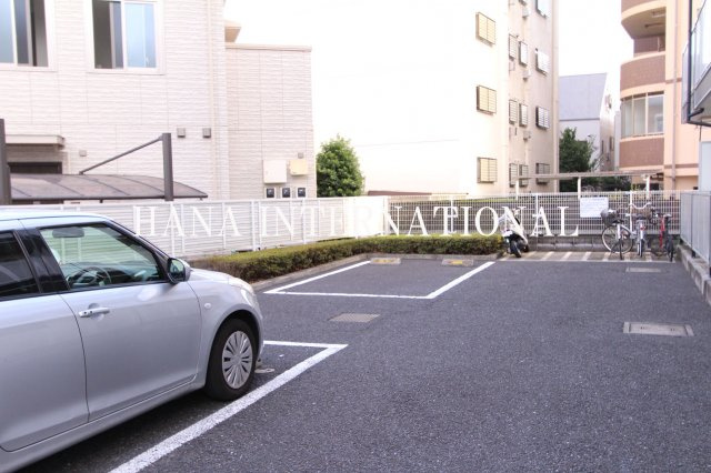 レオパレスマウンフィールの駐車場