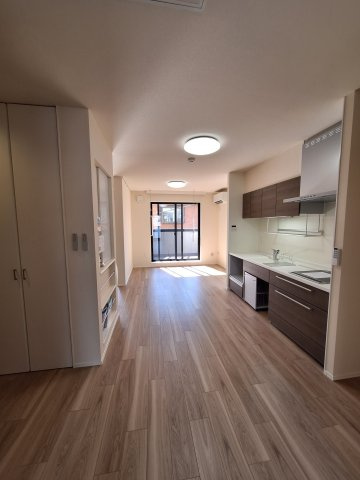 （シニア限定）フォンターナ大宮の居間・リビング|南西向きの明るいリビング