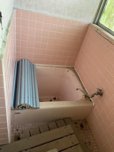 桐生市梅田町４丁目ログハウス風中古戸建の浴室