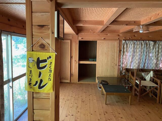 桐生市梅田町４丁目ログハウス風中古戸建の居間・リビング