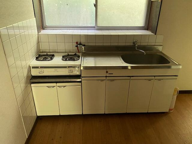 桐生市梅田町４丁目ログハウス風中古戸建のキッチン