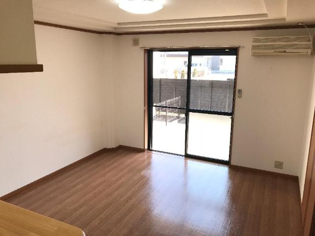 アベニール中島の居間・リビング|間口が広く使いやすいリビング