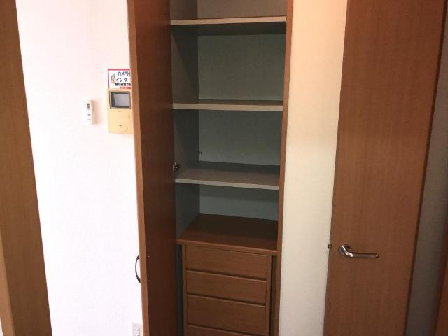 アベニール中島の収納|キッチン横の収納