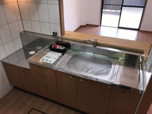 アベニール中島のキッチン|調理スペースが広いカウンターキッチン