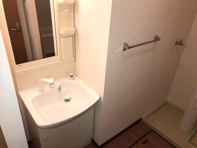 アベニール中島の洗面所|朝シャンしやすいシャワー洗面