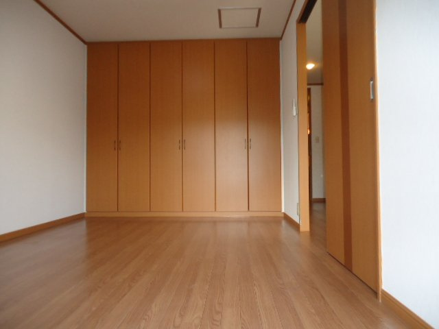 アベニール中島の内装|6.2帖のリビング横洋室