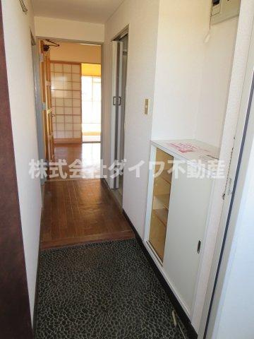 ツトムマンションの玄関