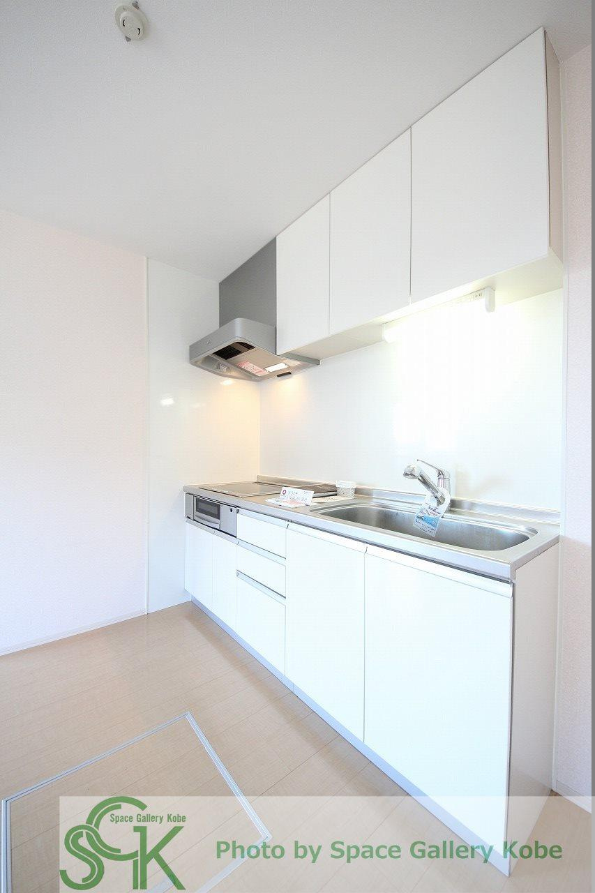 サワーフローラ　A棟のキッチン|※お部屋により仕様が異なる場合があります。