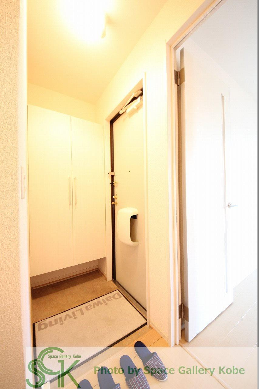 サワーフローラ　A棟の玄関|※お部屋により仕様が異なる場合があります。
