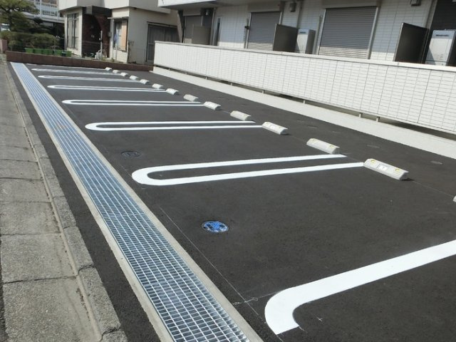 シジエーム太田の駐車場