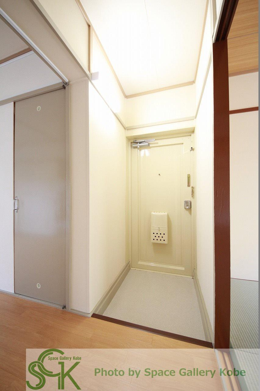 明舞北住宅の玄関|※お部屋により仕様が異なる場合があります。