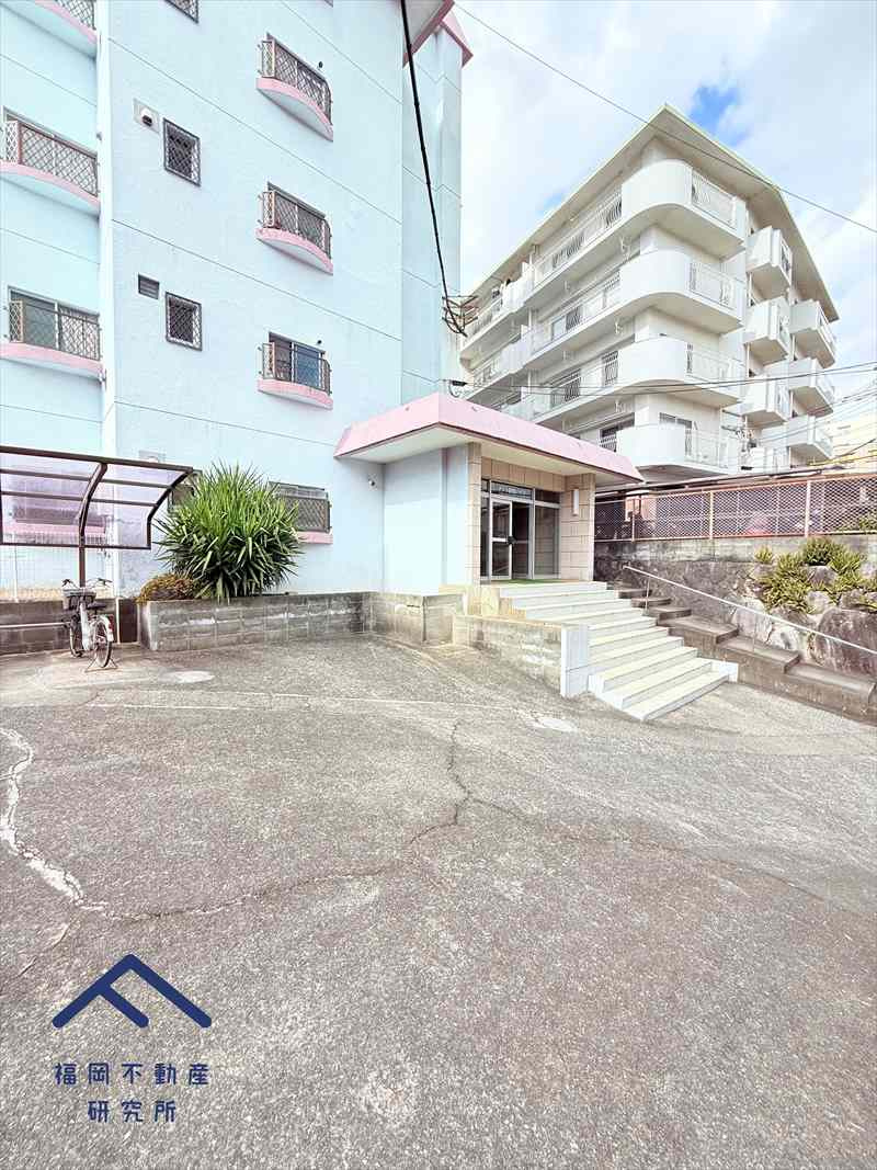 メゾン野間ハイツの駐車場