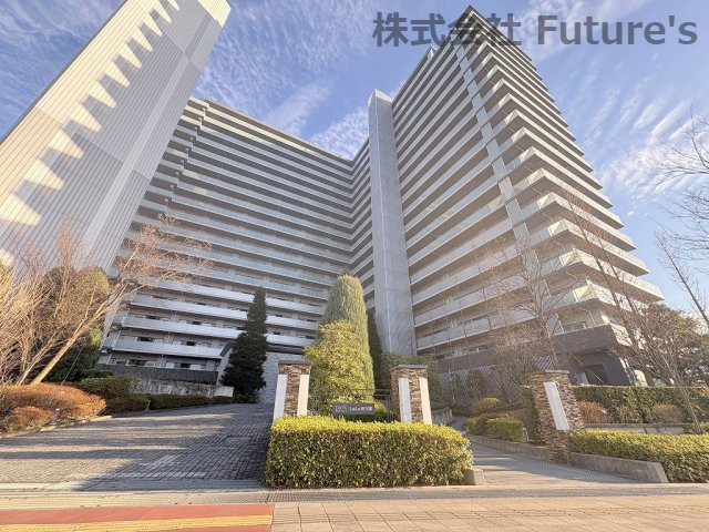 パークホームズＬａＬａ新三郷の外観|平成26年築3LDK。JR武蔵野線「新三郷」駅徒歩3分です。
安心のダブルオートロックシステム。
