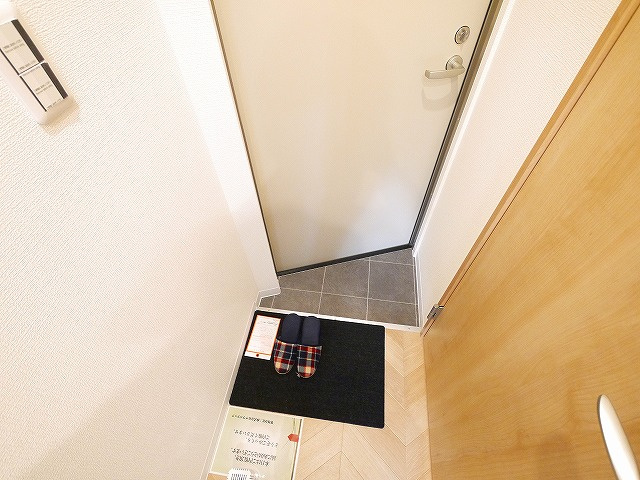 Gradito 富雄駅前　２番館の玄関