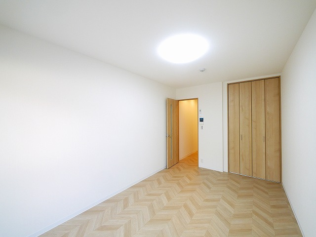 Gradito 富雄駅前　２番館の居間・リビング