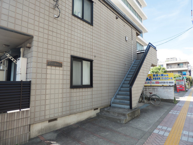 メゾン鵠沼石上のエントランス