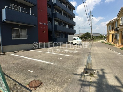 【駐車場】 | コンフォールまきの | 駐車場があるので、車を買う予定の方も安心です