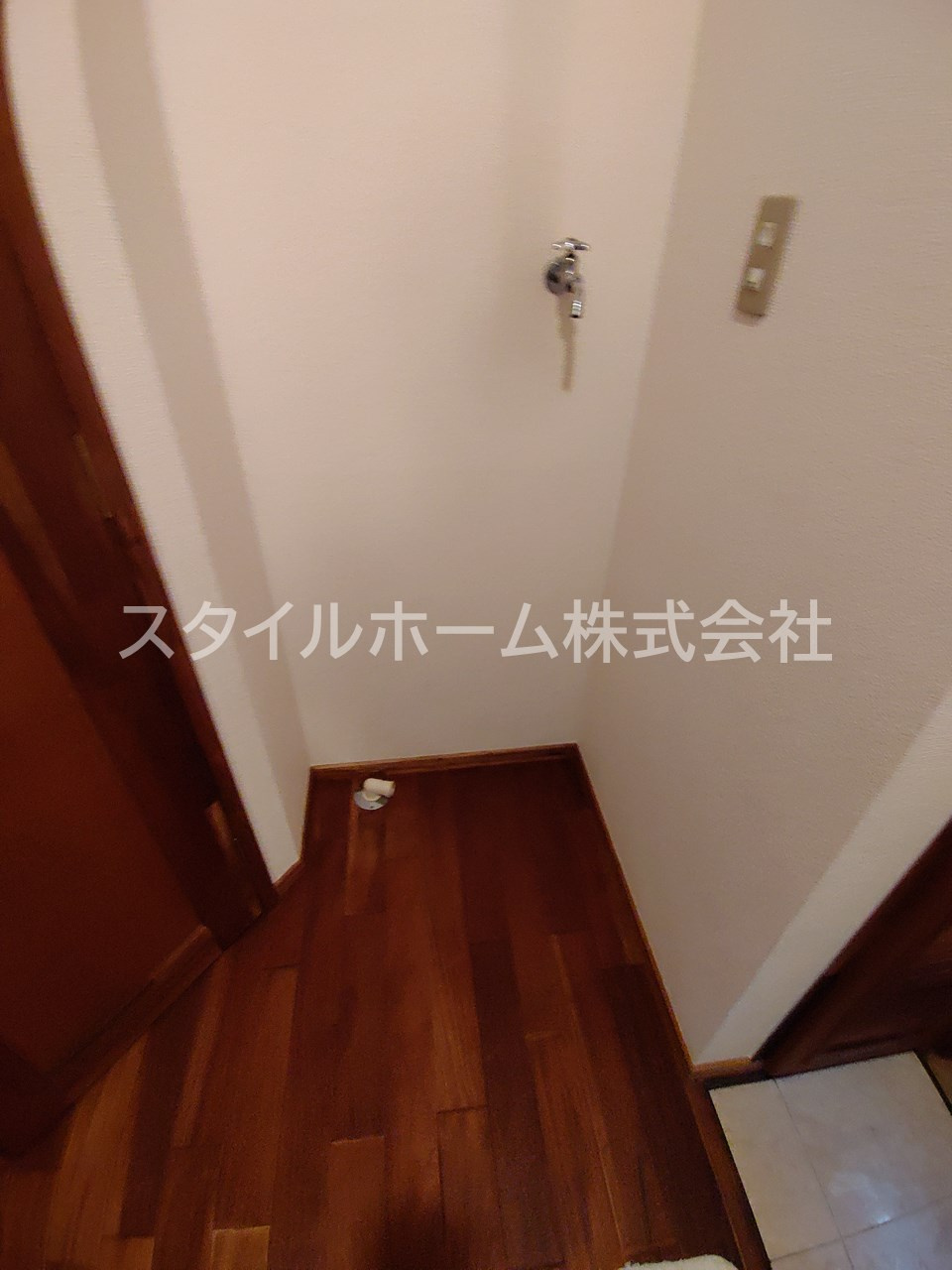 セザンヌ王ヶ崎の洗面所|別部屋写真です。