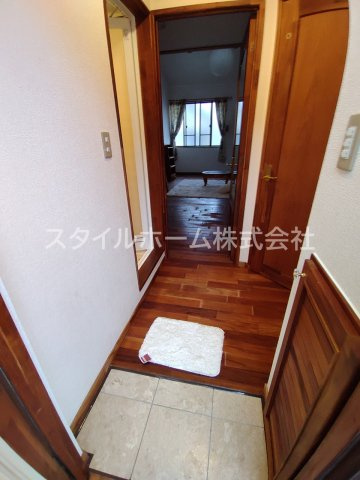 セザンヌ王ヶ崎の玄関|別部屋写真です。