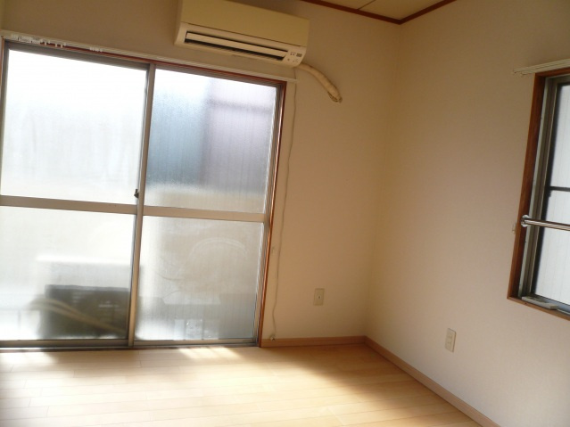 長谷コーポの洋室