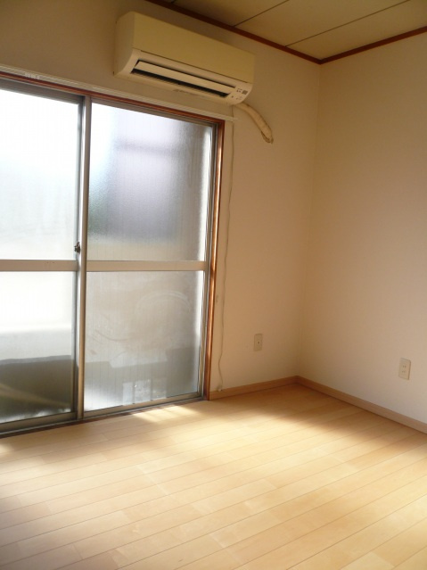 長谷コーポの洋室