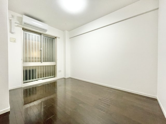 ロイヤルメドゥ香里園タワーの洋室|明るい洋室です