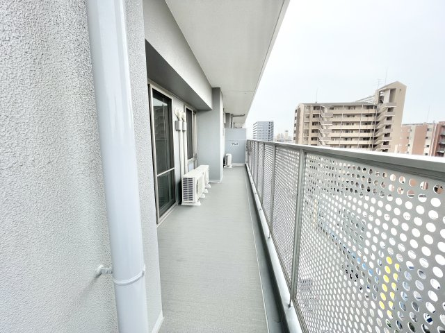 ロイヤルメドゥ香里園タワーのバルコニー|落ち着いた時間を過ごせるバルコニーです
