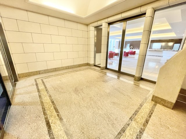 ロイヤルメドゥ香里園タワーのエントランス|毎日通るエントランスはこのようになっています