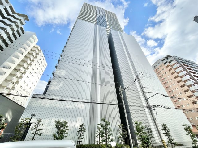 ロイヤルメドゥ香里園タワーの外観|外観は落ち着いています