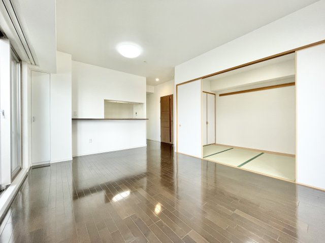 ロイヤルメドゥ香里園タワーの居間・リビング|居間です